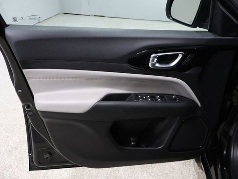 Certified 2022 Jeep Compass Limited w/ Elite Group image 13