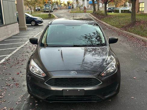 Used 2018 Ford Focus S image 2