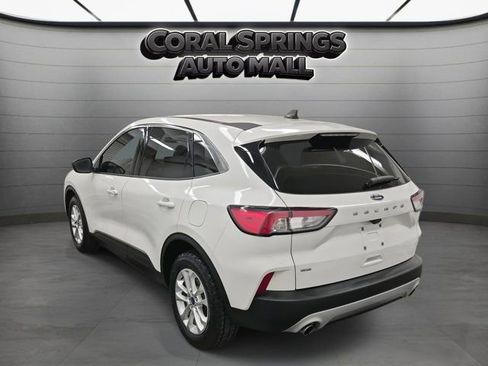Used 2022 Ford Escape SE image 4