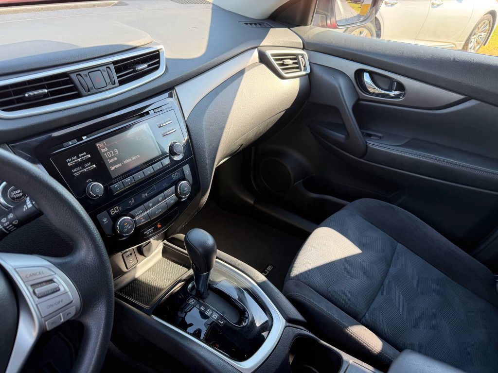 Used 2016 Nissan Rogue SV FWD image 13