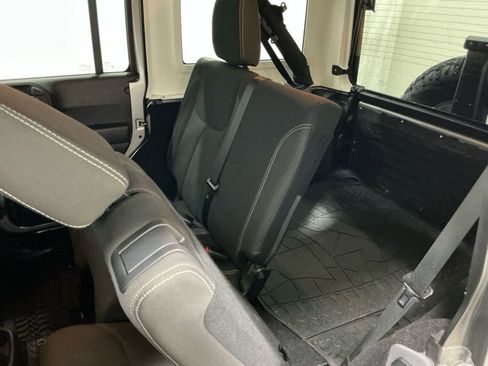 Used 2016 Jeep Wrangler Unlimited Rubicon w/ Connectivity Group image 20