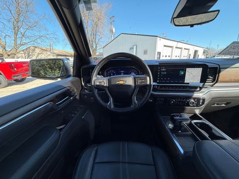 Used 2024 Chevrolet Silverado 1500 High Country w/ High Country Premium Package AWD/4WD image 2