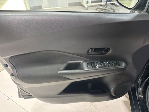 Used 2020 Nissan Kicks S image 11