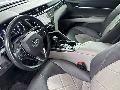 Used 2019 Toyota Camry XLE FWD image 11
