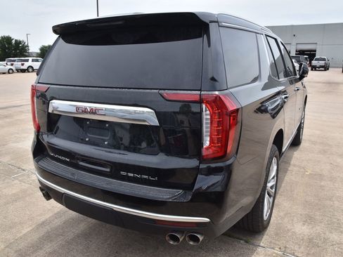 Used 2023 GMC Yukon Denali w/ Advanced Technology Package AWD/4WD image 7