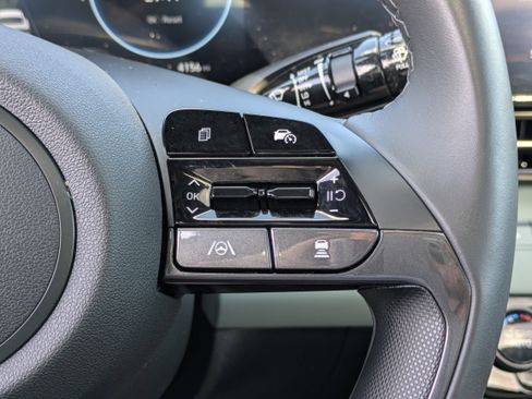 Used 2025 Hyundai Elantra Limited image 24