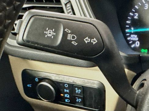 Used 2022 Ford Escape SE w/ Convenience Package FWD image 13
