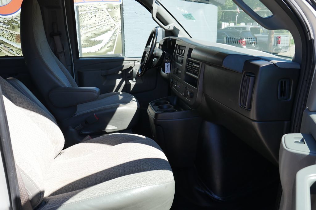 Used 2023 Chevrolet Express 3500 LS RWD image 5