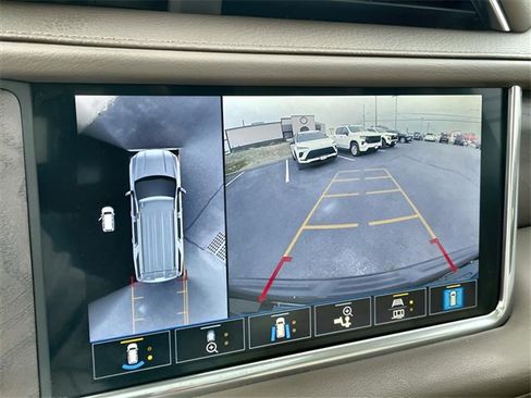 Used 2021 GMC Yukon Denali w/ Denali Premium Package image 16