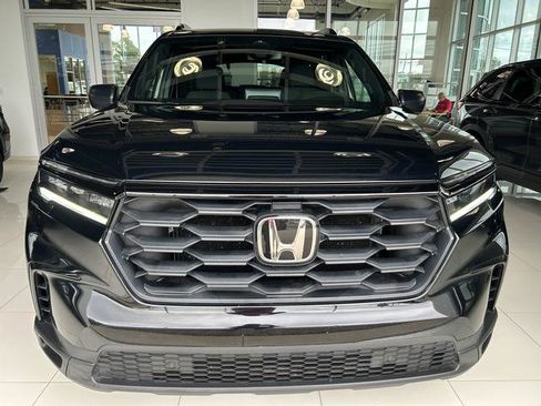 Used 2024 Honda Pilot Sport image 4