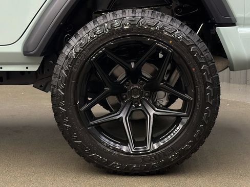 Used 2024 Jeep Wrangler Unlimited Sport AWD/4WD image 12