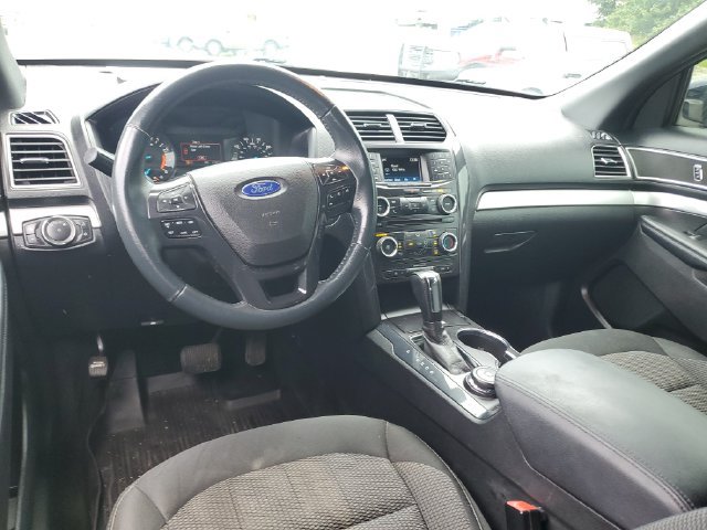 Used 2017 Ford Explorer XLT AWD/4WD image 10