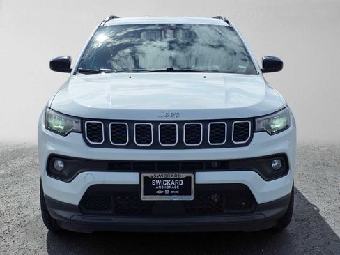 Used 2024 Jeep Compass Latitude AWD/4WD image 8