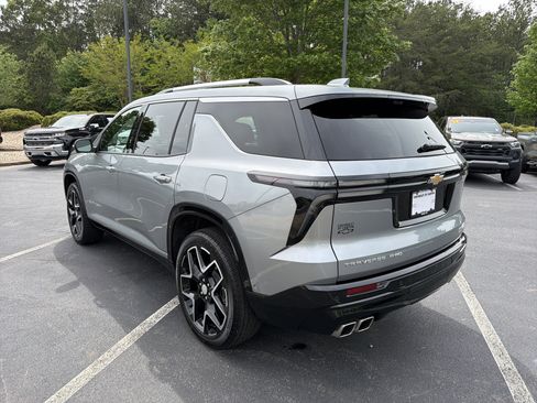 Used 2025 Chevrolet Traverse High Country w/ LPO, Floor Liner Package AWD/4WD image 7