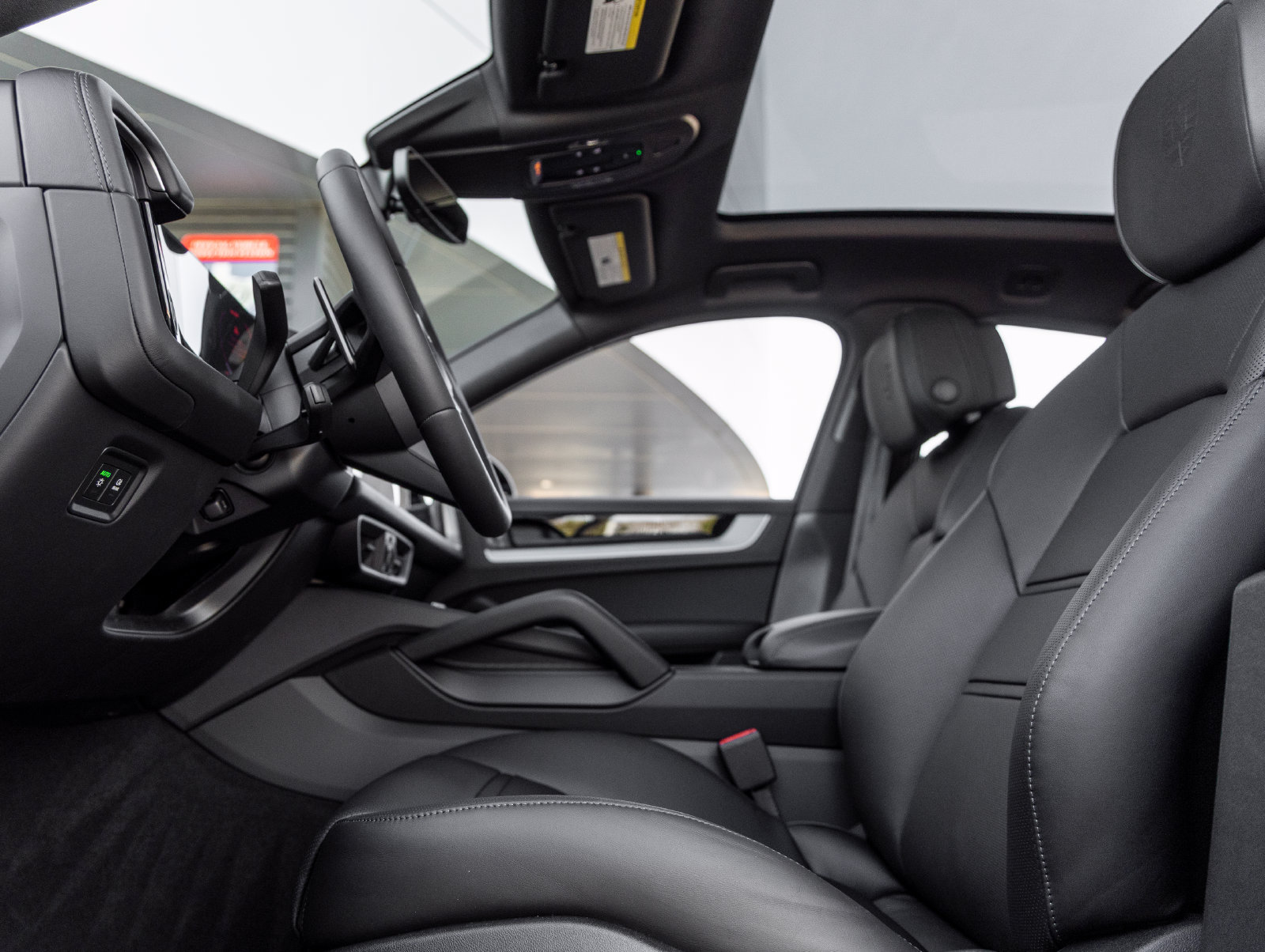 Certified 2026 Porsche Cayenne E-Hybrid Coupe AWD/4WD image 23