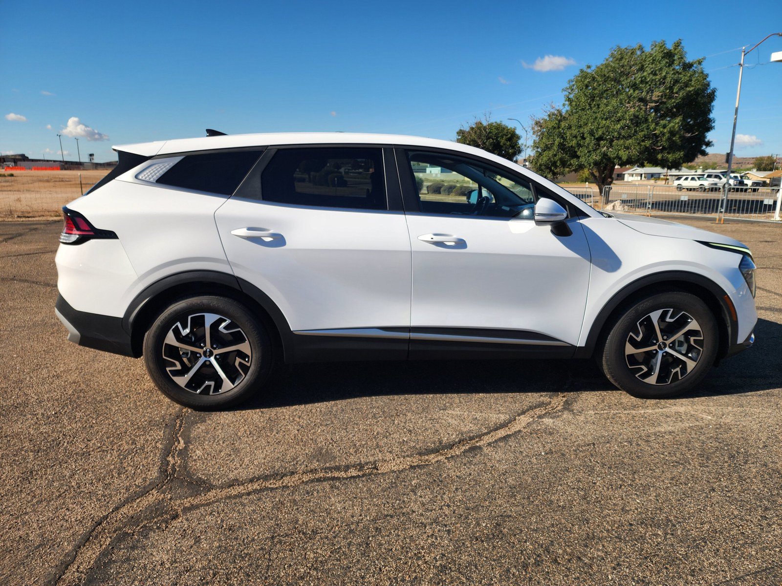 Used 2024 Kia Sportage EX FWD image 4