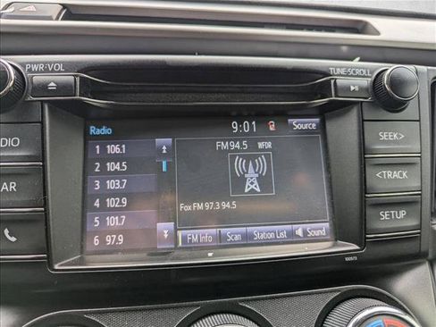 Used 2018 Toyota RAV4 LE FWD image 17