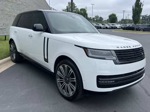 Certified 2024 Land Rover Range Rover Long Wheelbase SE AWD/4WD image 9