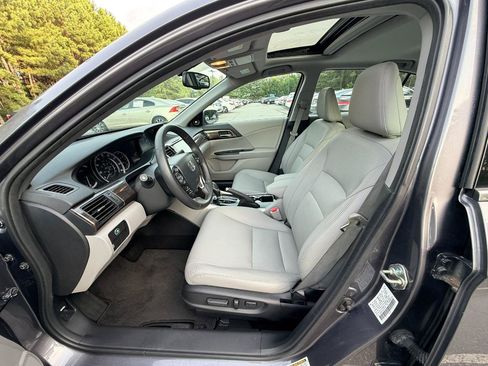 Used 2017 Honda Accord EX-L image 9