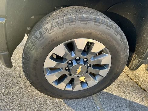 Used 2023 Chevrolet Silverado 2500 Custom w/ Custom Value Package image 11