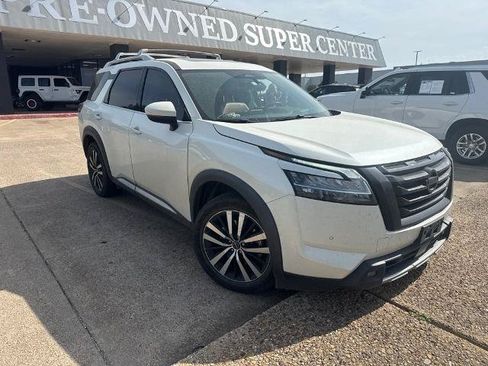 Used 2023 Nissan Pathfinder Platinum FWD image 5