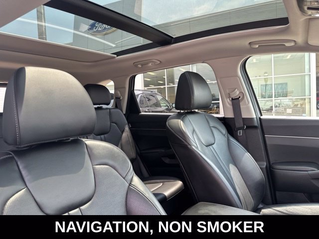 Used 2025 Kia Sorento S w/ Panoramic Sunroof Package FWD image 2