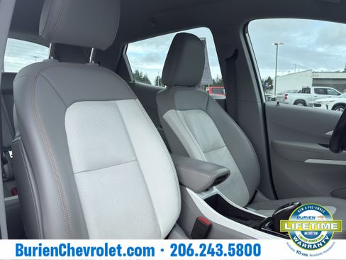 Used 2019 Chevrolet Bolt Premier w/ Infotainment Package image 21