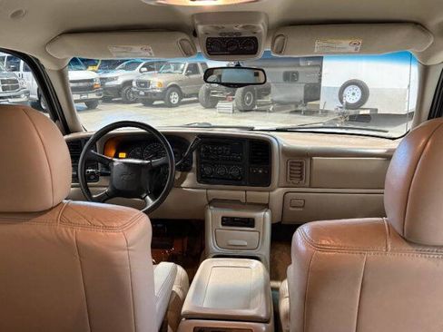 Used 2002 Chevrolet Suburban 2500 LT AWD/4WD image 17