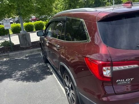 Used 2019 Honda Pilot Touring image 2