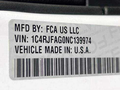 Used 2022 Jeep Grand Cherokee Laredo X image 32