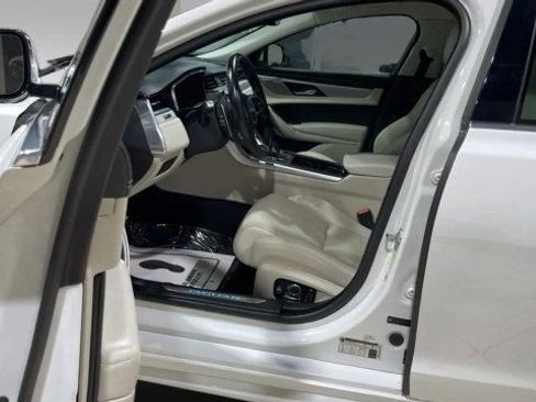 Used 2022 Jaguar XF R-Dynamic SE image 9