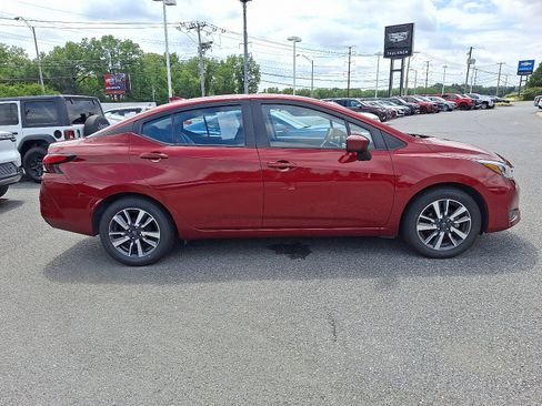 Used 2025 Nissan Versa SV FWD image 7