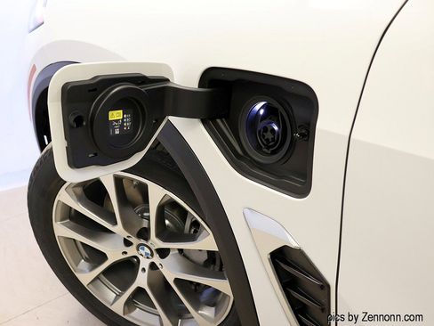 New 2026 BMW X5 xDrive50e w/ Climate Comfort Package image 10