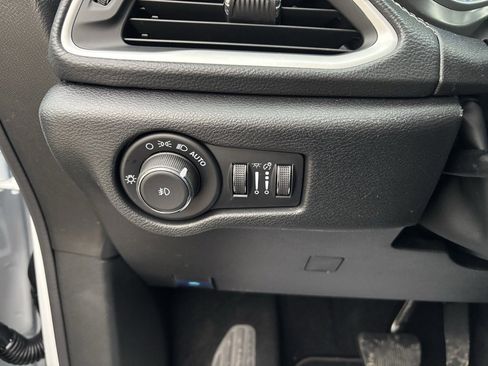 New 2026 Chrysler Pacifica Select image 12