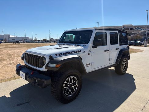 Used 2024 Jeep Wrangler Unlimited Rubicon w/ Convenience Group image 4