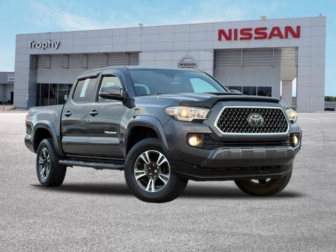 Used 2018 Toyota Tacoma TRD Sport image 1
