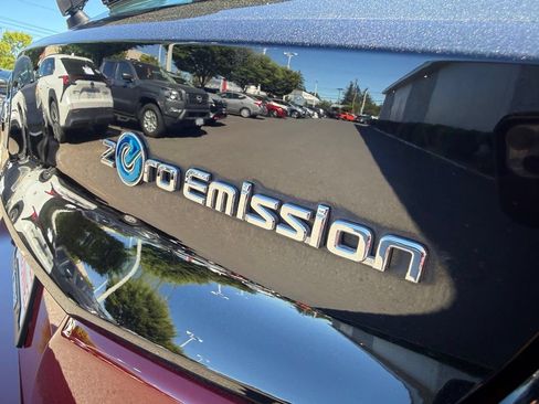 Certified 2020 Nissan Leaf SV w/ SV Technology Package FWD image 9