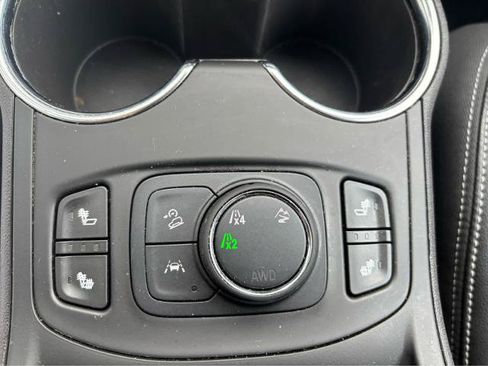 Used 2024 GMC Terrain SLT AWD/4WD image 25