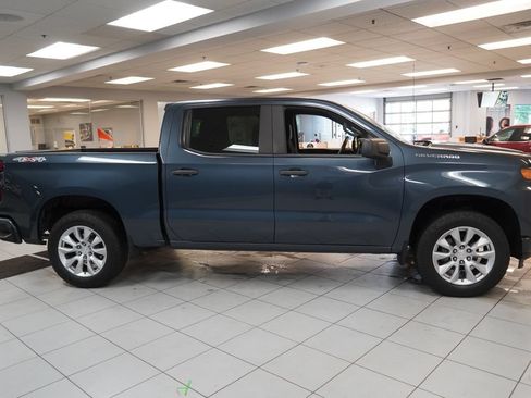 Used 2020 Chevrolet Silverado 1500 Custom w/ Custom Value Package AWD/4WD image 12