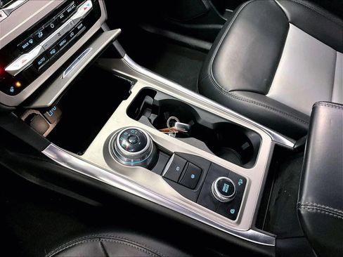 Used 2023 Ford Explorer XLT w/ Equipment Group 202A image 16