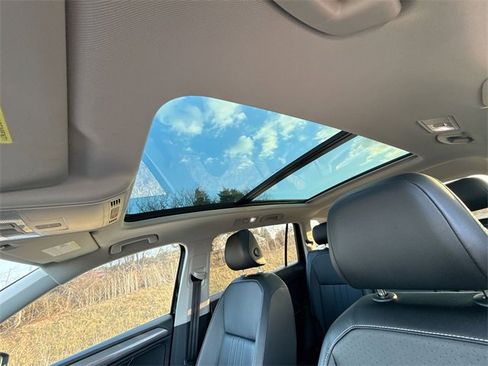 Used 2023 Volkswagen Tiguan SE image 18