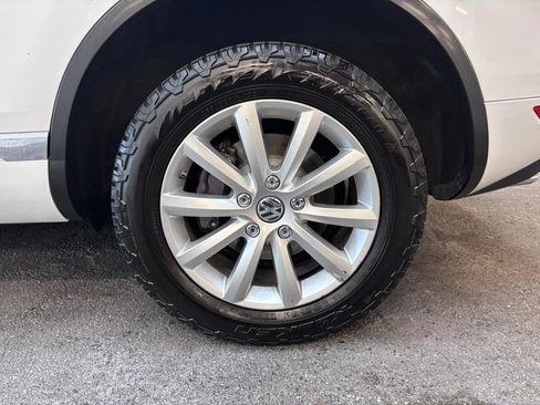 Used 2012 Volkswagen Touareg Sport AWD/4WD image 6