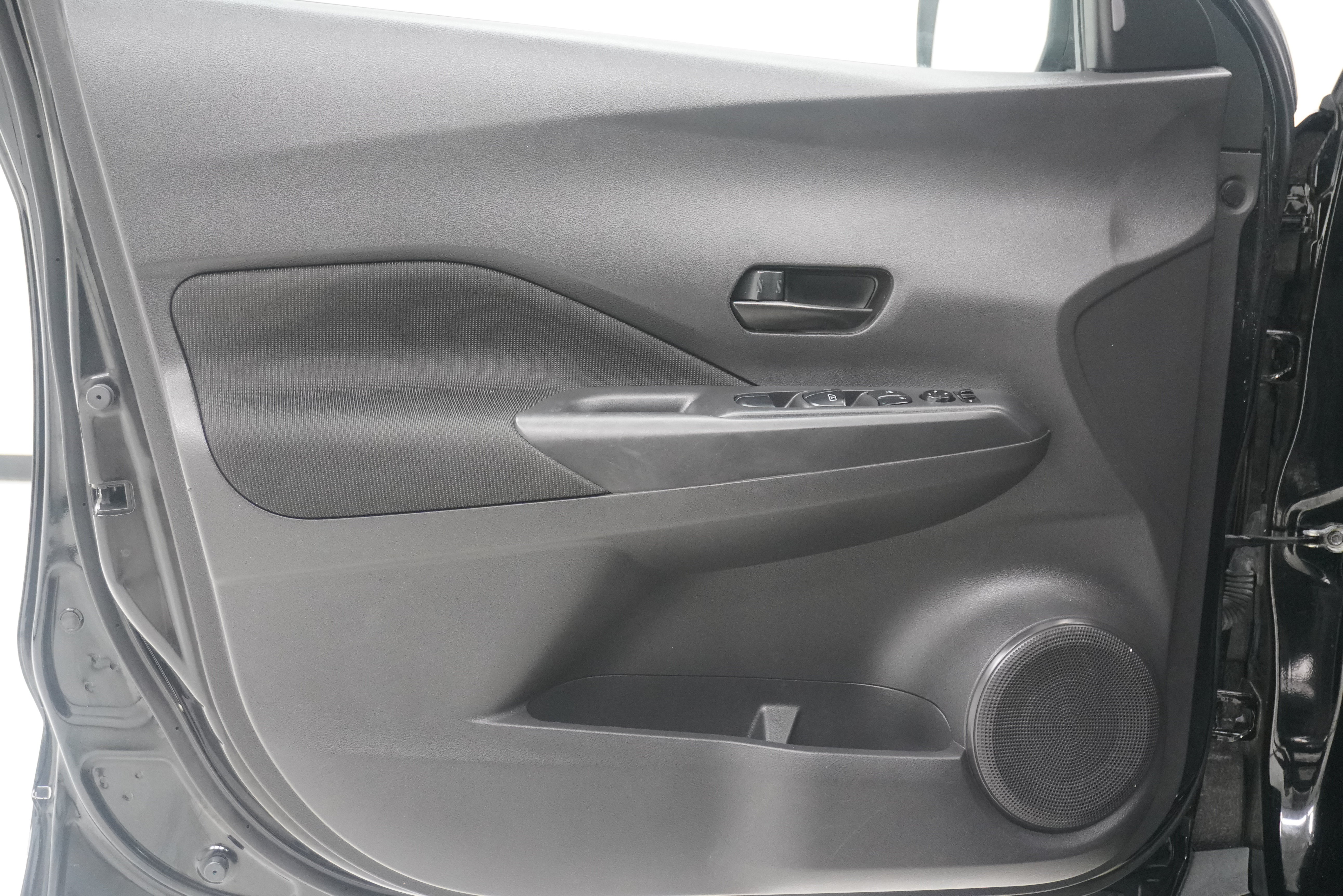 Used 2023 Nissan Kicks S FWD image 14