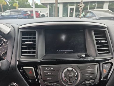 Used 2019 Nissan Pathfinder SV FWD image 10