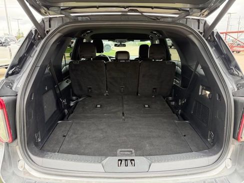 Used 2022 Ford Explorer ST-Line w/ Class IV Trailer Tow Package image 7