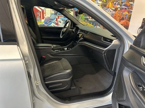 Used 2023 Jeep Grand Cherokee L Laredo image 55