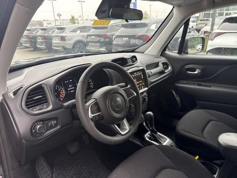 Used 2023 Jeep Renegade Latitude AWD/4WD image 11