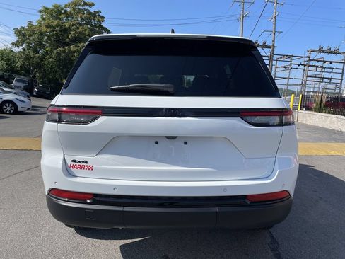 Used 2025 Jeep Grand Cherokee Altitude AWD/4WD image 4