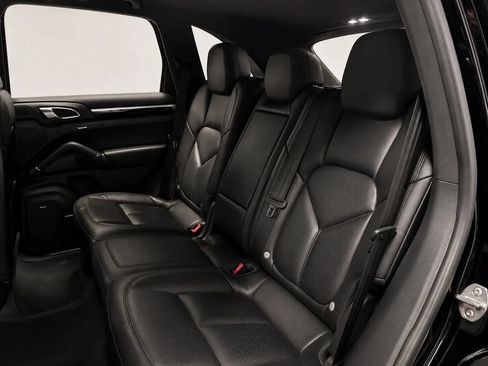 Used 2017 Porsche Cayenne AWD/4WD image 16