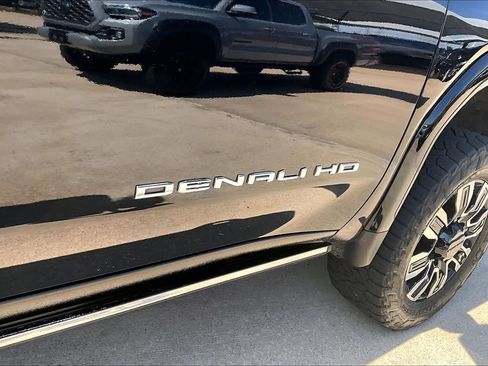 Used 2024 GMC Sierra 2500 Denali Ultimate AWD/4WD image 10